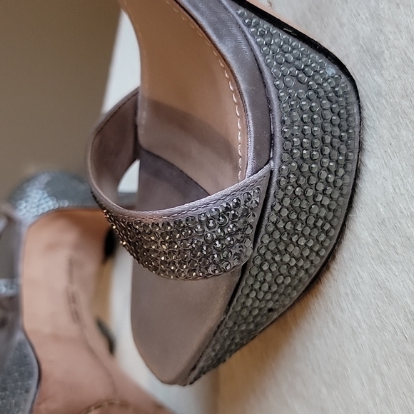 Vince Camuto Gernetto Platinum Crystal Stiletto Heels Size 7.5 - Picture 5 of 11